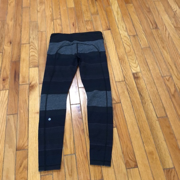 Lulu🍋 Om Stripe Speed Up 31” Tights size 6 RARE/Unicorn!! - Picture 10 of 12